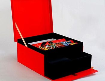 Caja de regalo rígida de lujo del cajón de la cartulina de la diapositiva negra y roja con el parte movible de la espuma